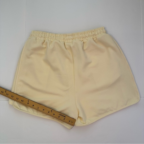 ✨ Entro Cream Short Set (Top + Shorts) - Size Medium 💫 - Picture 14 of 16